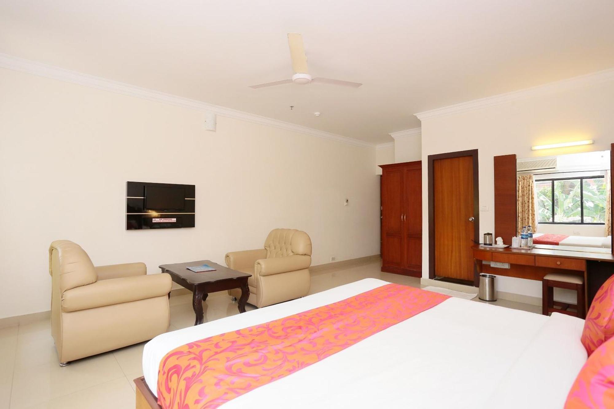 Super Townhouse Dona Castle Otel Kollam Dış mekan fotoğraf