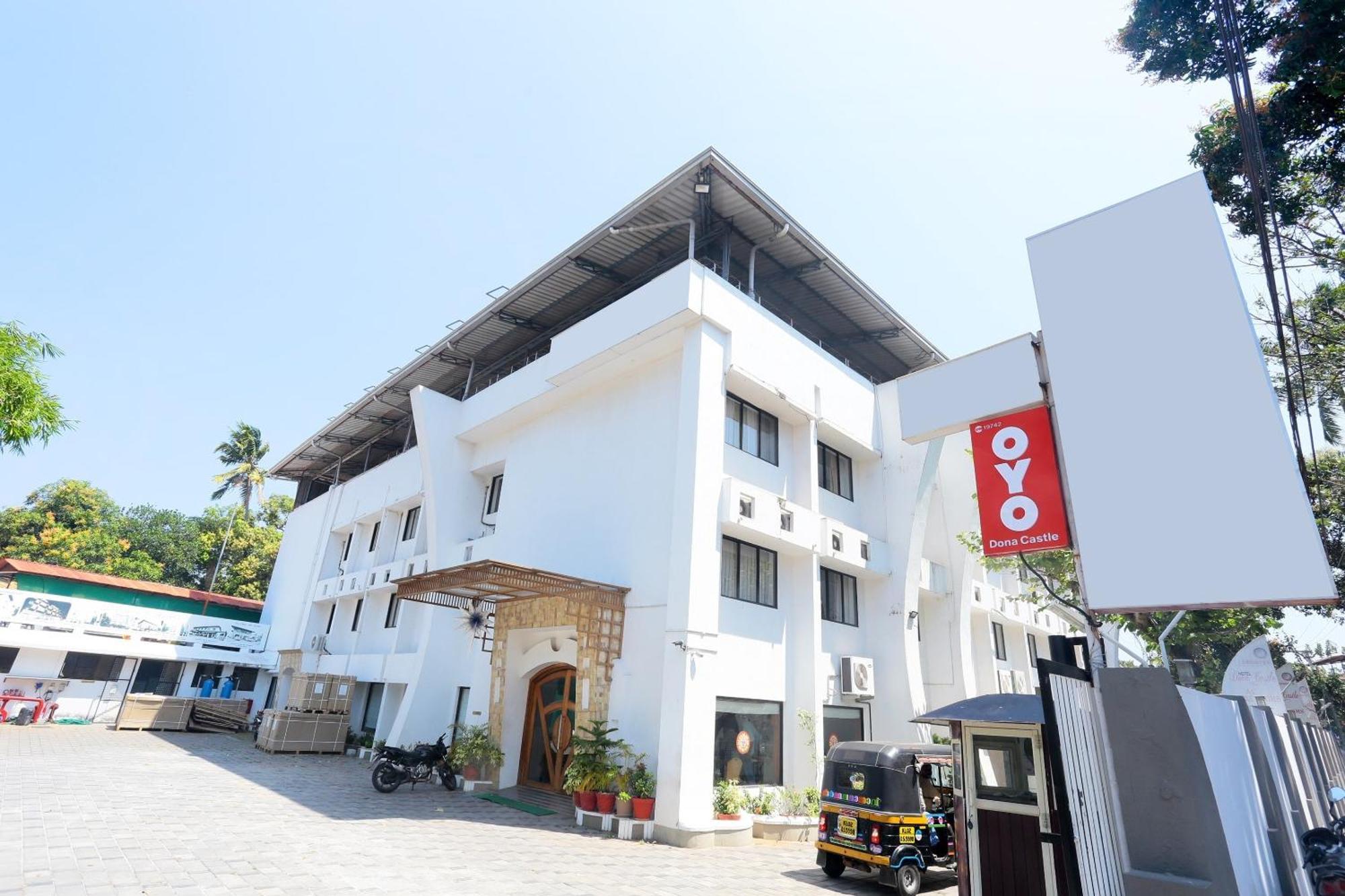 Super Townhouse Dona Castle Otel Kollam Dış mekan fotoğraf