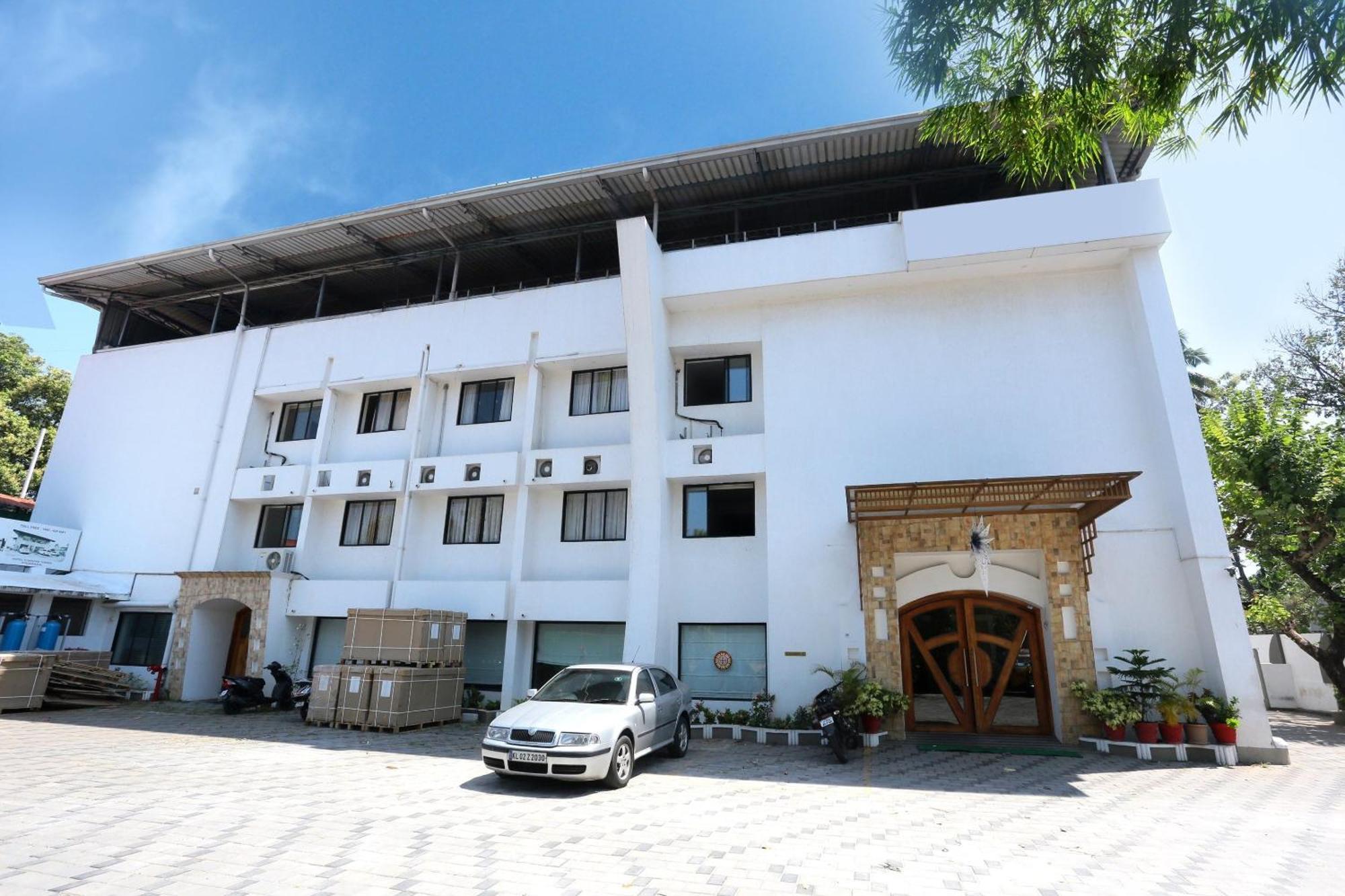 Super Townhouse Dona Castle Otel Kollam Dış mekan fotoğraf