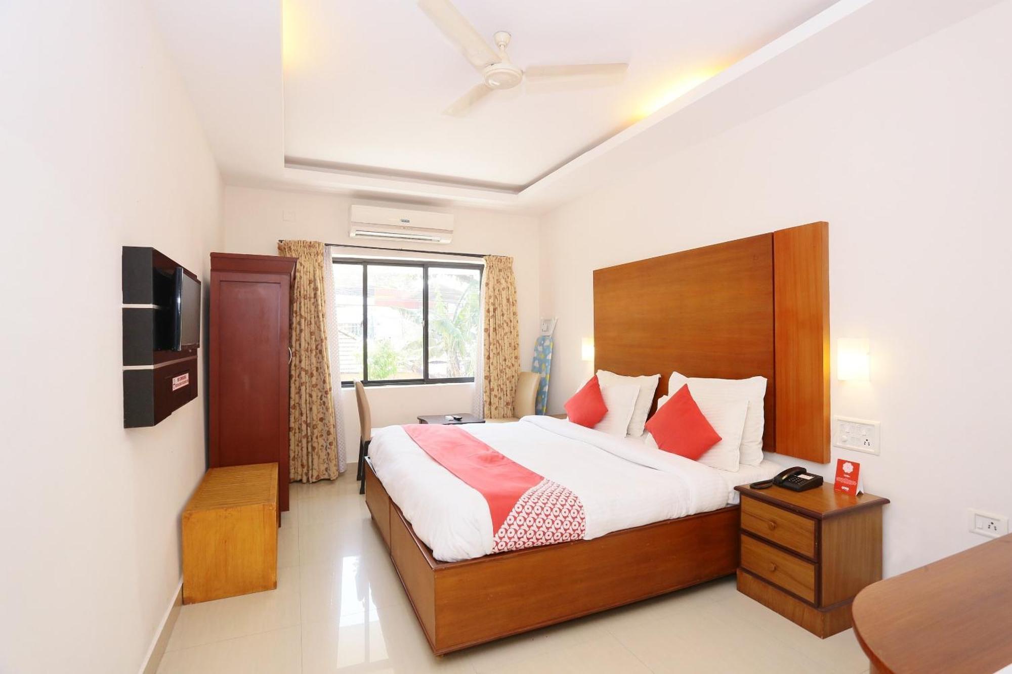 Super Townhouse Dona Castle Otel Kollam Dış mekan fotoğraf