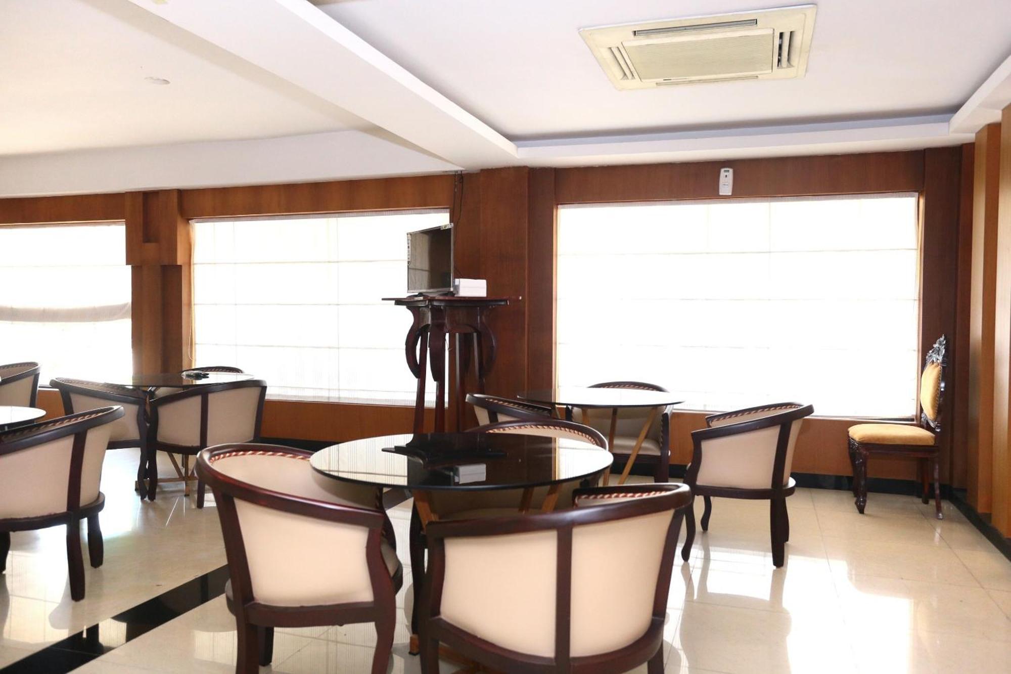 Super Townhouse Dona Castle Otel Kollam Dış mekan fotoğraf