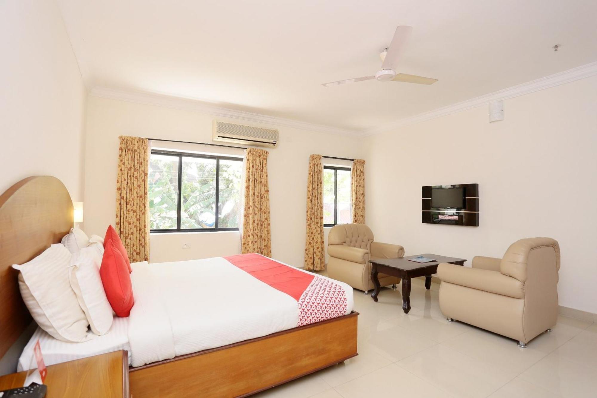 Super Townhouse Dona Castle Otel Kollam Dış mekan fotoğraf