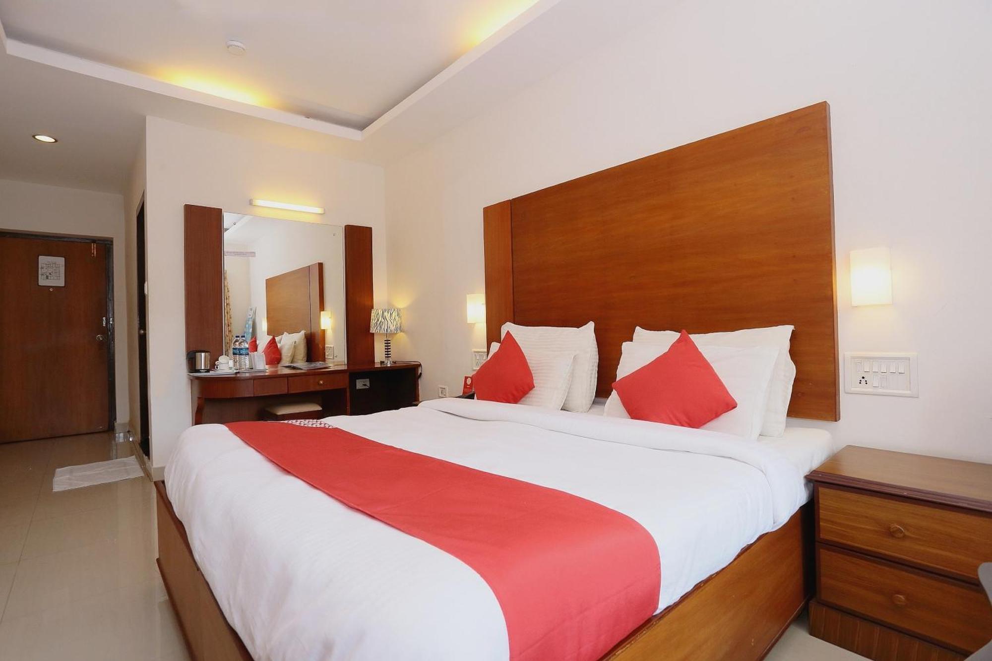 Super Townhouse Dona Castle Otel Kollam Dış mekan fotoğraf