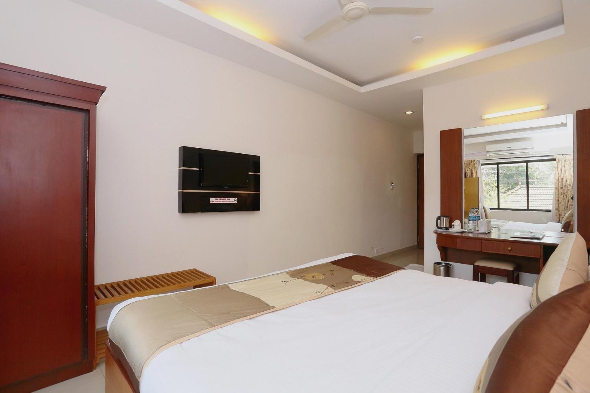 Super Townhouse Dona Castle Otel Kollam Dış mekan fotoğraf