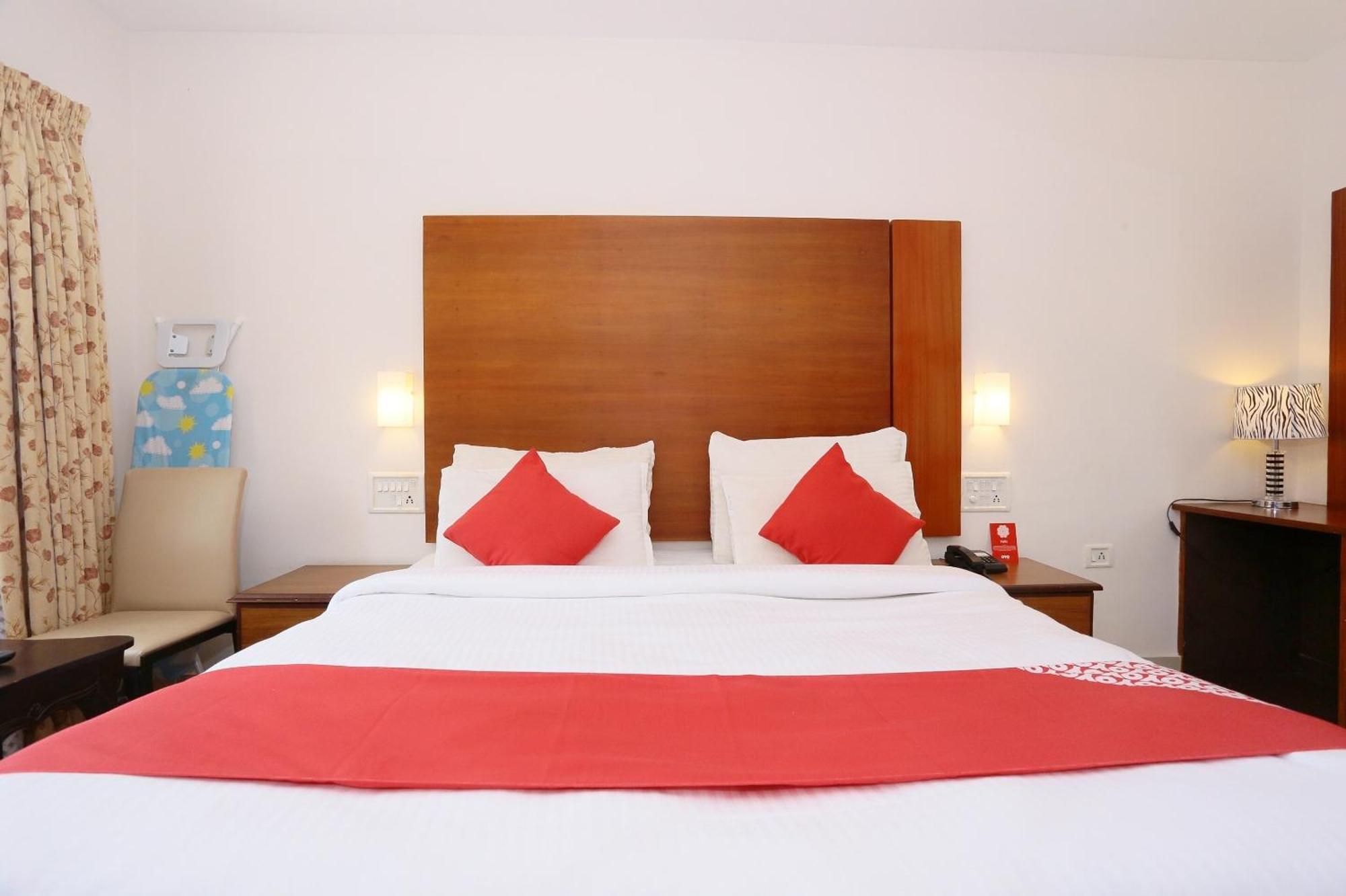 Super Townhouse Dona Castle Otel Kollam Dış mekan fotoğraf