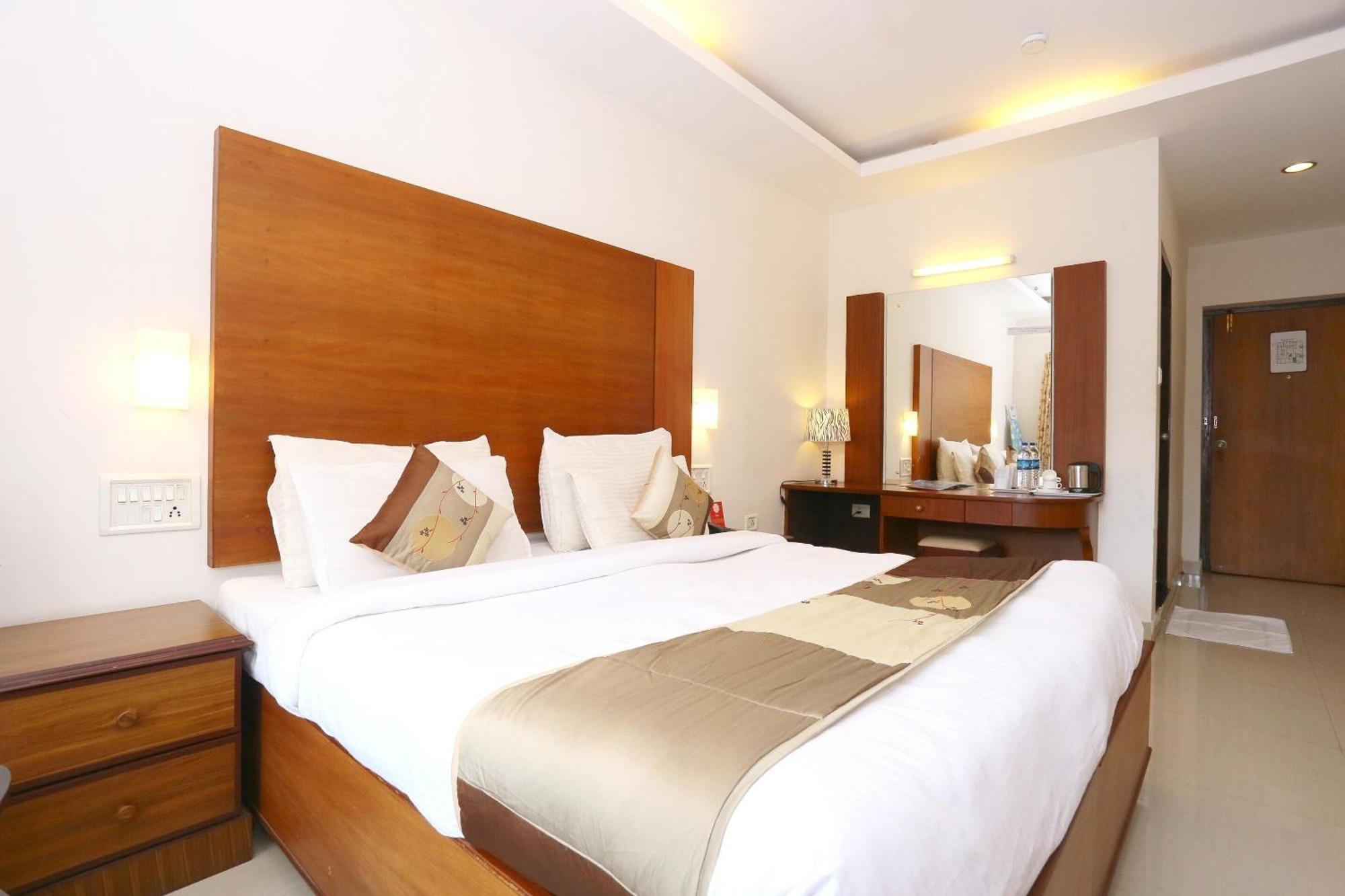Super Townhouse Dona Castle Otel Kollam Dış mekan fotoğraf